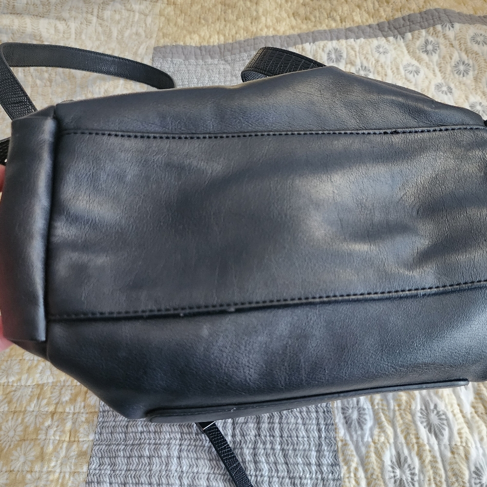 Simply Vera - Vera Wang Black Backpack Mini 🎒 in great condition🖤 - Picture 8 of 8